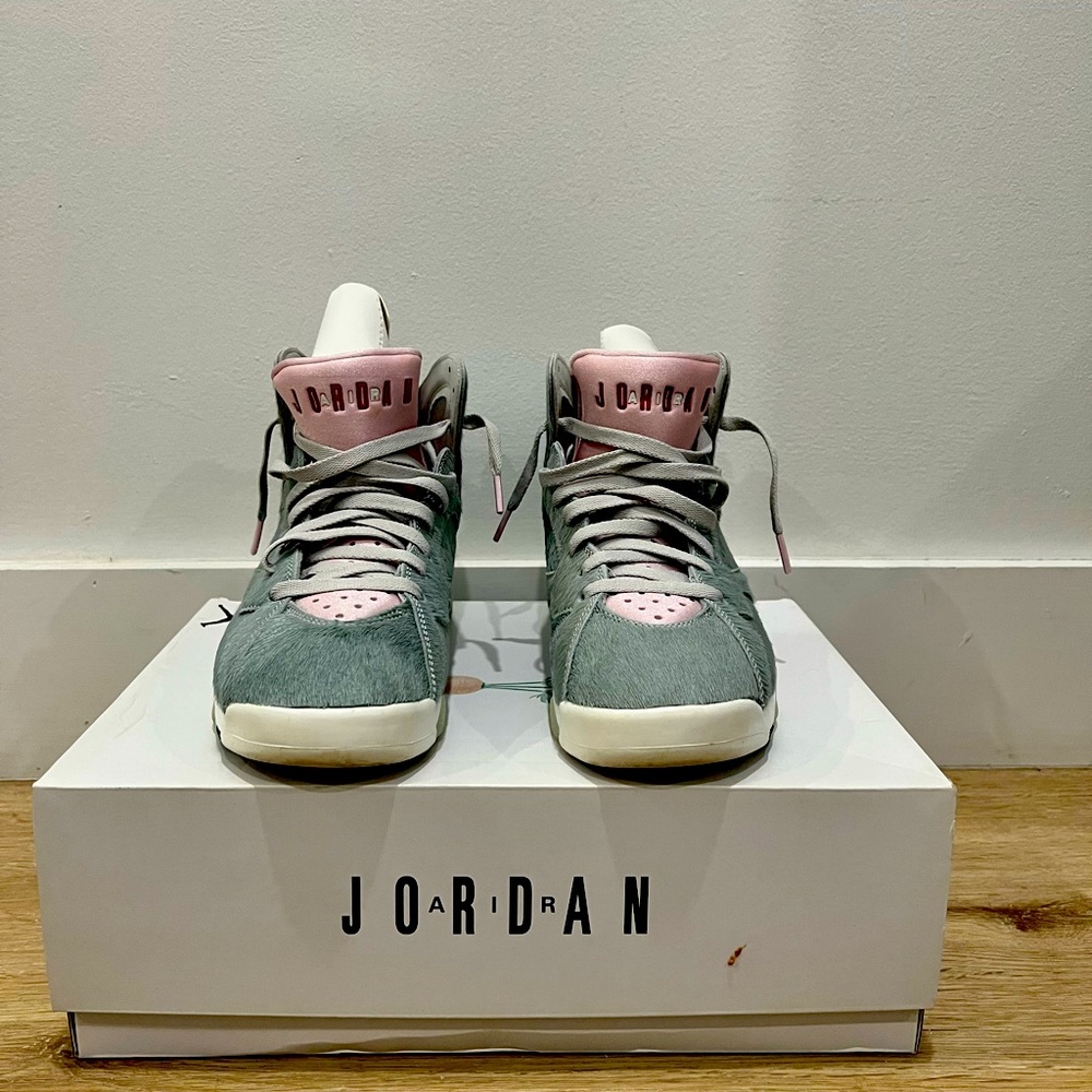 Great Condition! Size 8.5 - Jordan 7 Retro SE Hare 2.0 2020